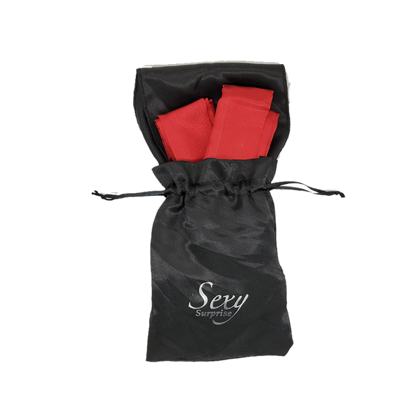 Cache yeux et attaches rouges en satin dans un sac en satin Sexy Surprise